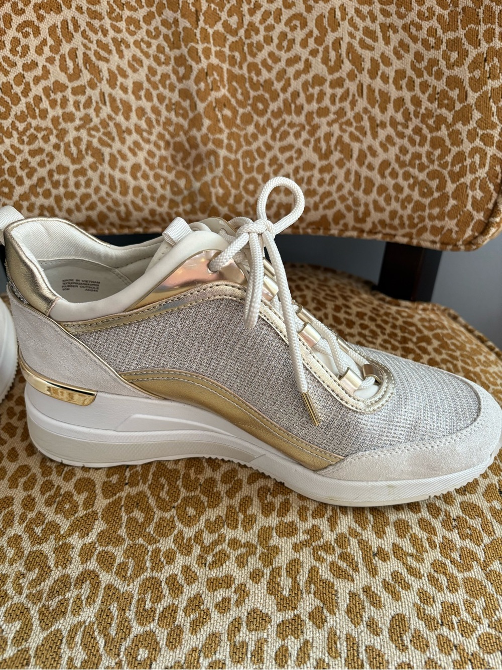 Women’s Michael KORS Casual Platform Sneakers in White and Gold - Picture 7 of 7